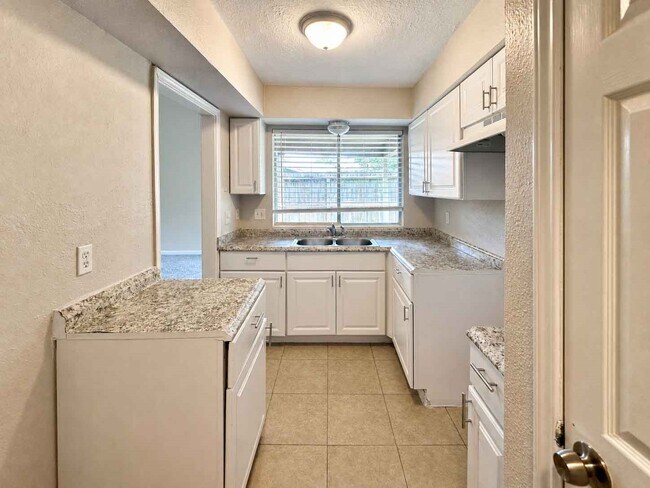 Building Photo - 8710 Parkway Forest Dr