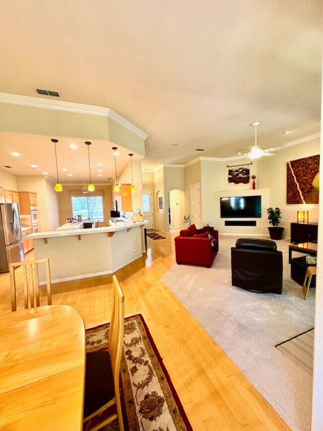 Building Photo - Springfield Home with a View - MUST BE 55 YEARS OF AGE