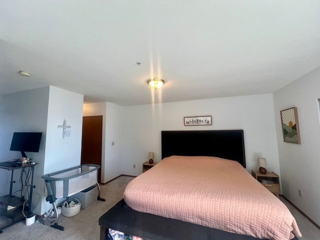 Building Photo - 2Bd 2Ba Waterfront Mariners Cove Condo in ...
