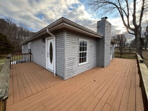 Building Photo - Charming Farragut Home with Large Fenced Yard and Wooded Access