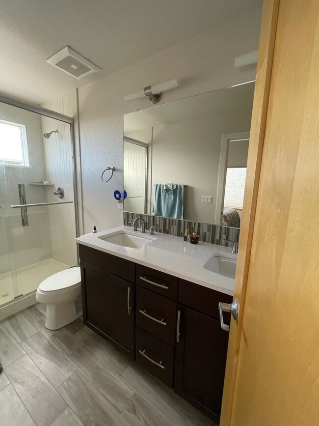 Building Photo - Louisville Town-Home Near Downtown!