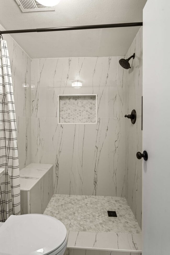 Building Photo - Wonderful Single Story Home with Great Yard in Santa Clarita!