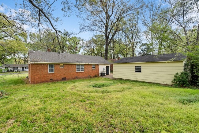 Building Photo - Renovated 4 Bedroom 1.5 Bath Home