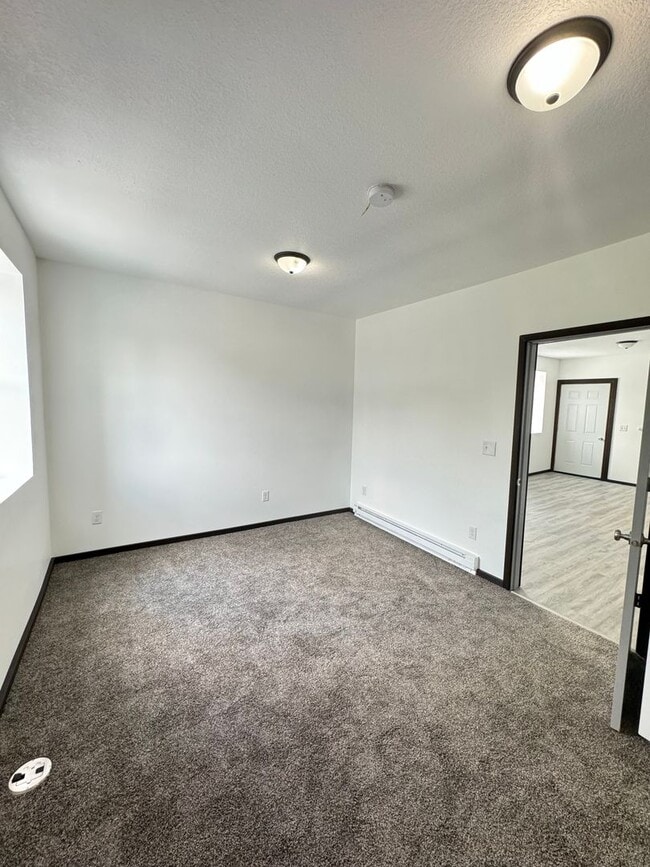 Building Photo - 1 Bed, 1 Bath Apartment in Millersburg IN