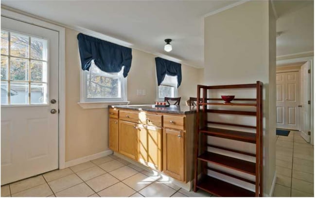 Building Photo - 157 Evans St