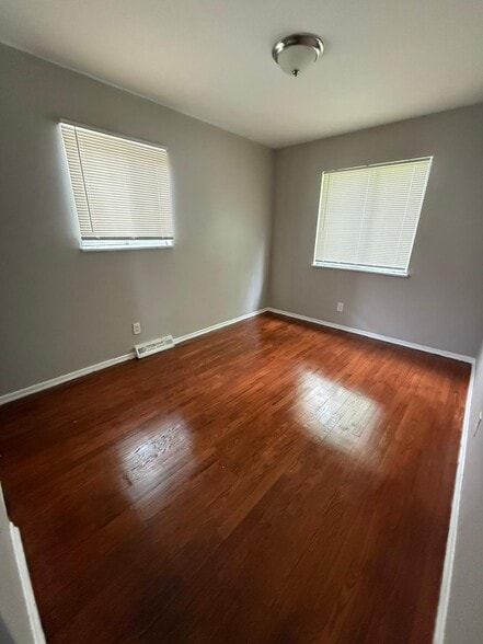 Building Photo - 212 Becker Dr