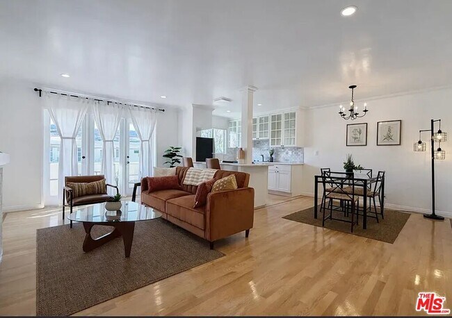 Building Photo - 1027 20th St