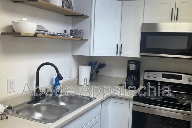 Building Photo - 126 Melvina Dr