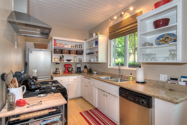 Building Photo - 2325 Kansas Ave