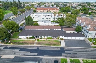 Building Photo - 9050 Huntington Dr