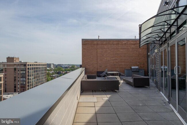 Building Photo - 460 New York Ave NW