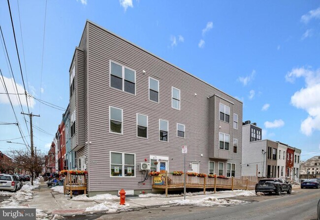 Building Photo - 2352 W Thompson St