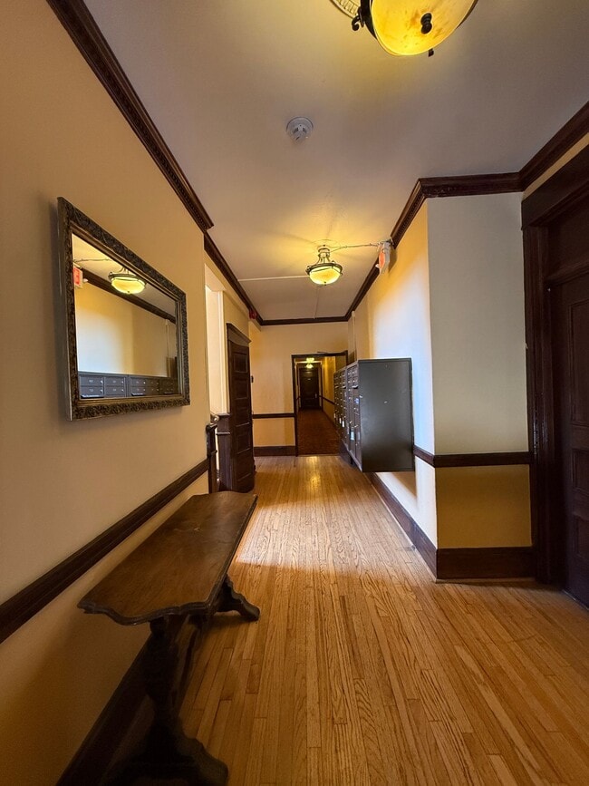 Building Photo - 2190 W Burnside, #2