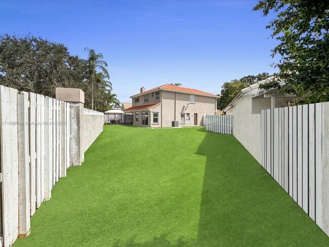 Building Photo - 1015 NW 125th Terrace