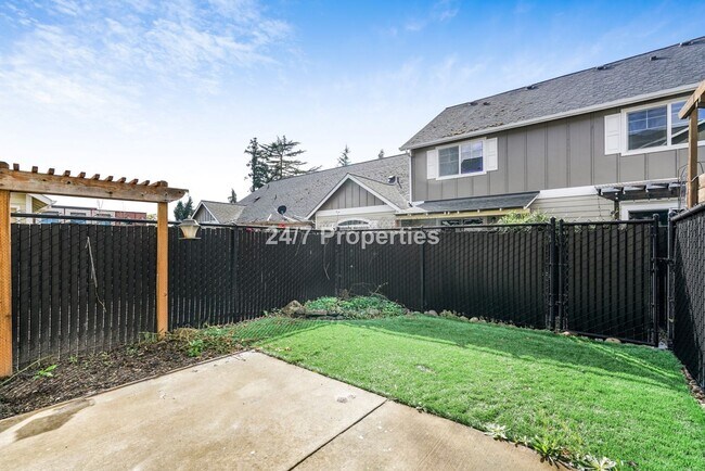 Building Photo - Enticing 3 Bed 1.5 Bath home in NE Salem!
