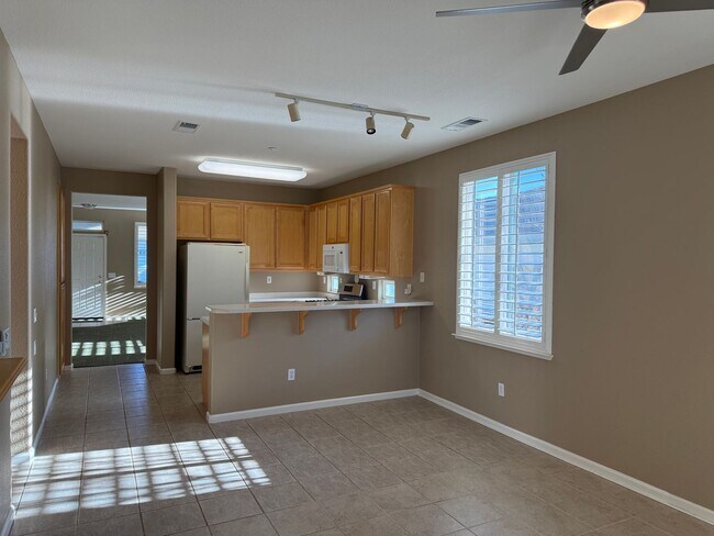 Building Photo - Summerset Living- with a Bonus Room