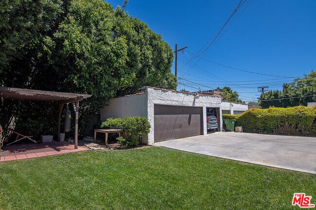 Building Photo - 450 N Orange Dr