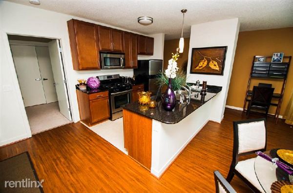 Building Photo - 306 N Halsted St