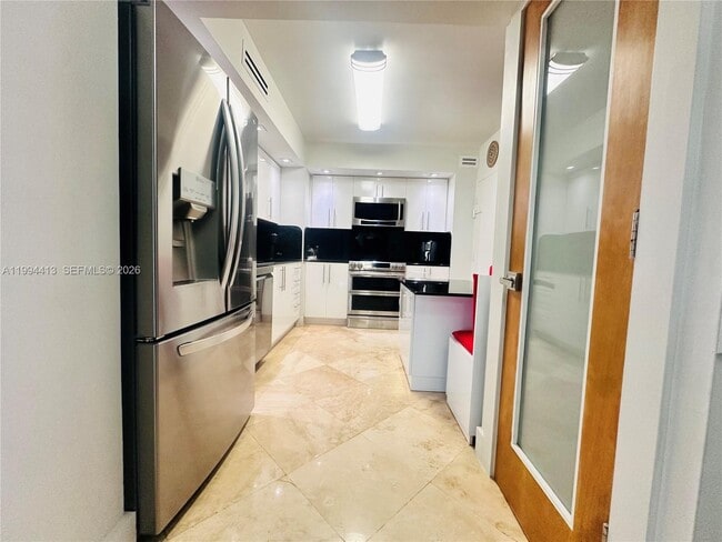 Building Photo - 9225 Collins Ave