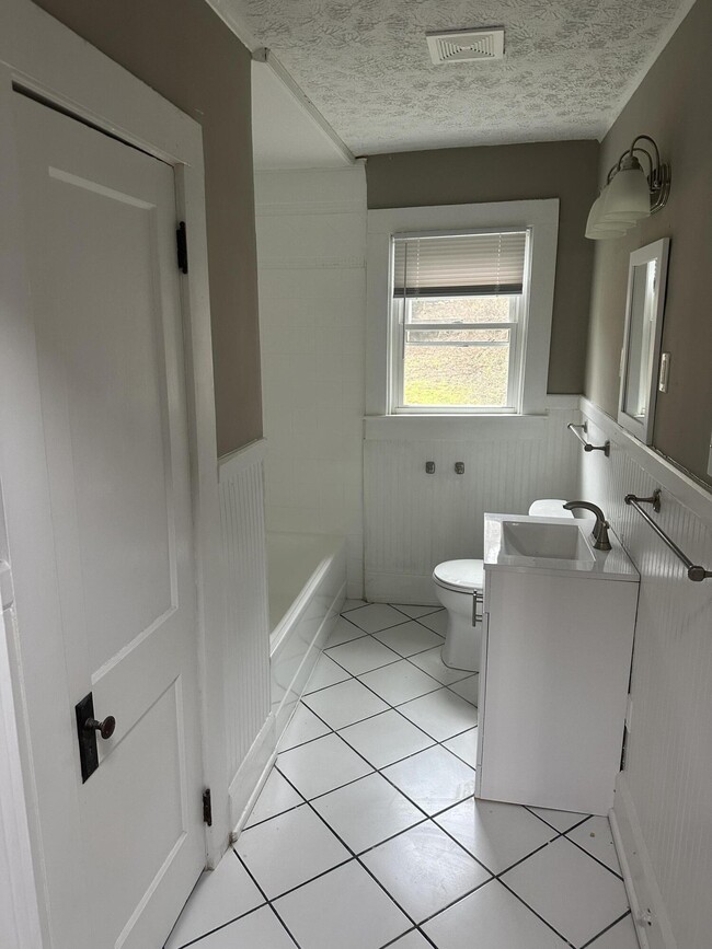 Building Photo - 302 Clay St