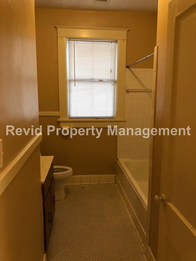 Building Photo - 1536 Tutwiler Ave