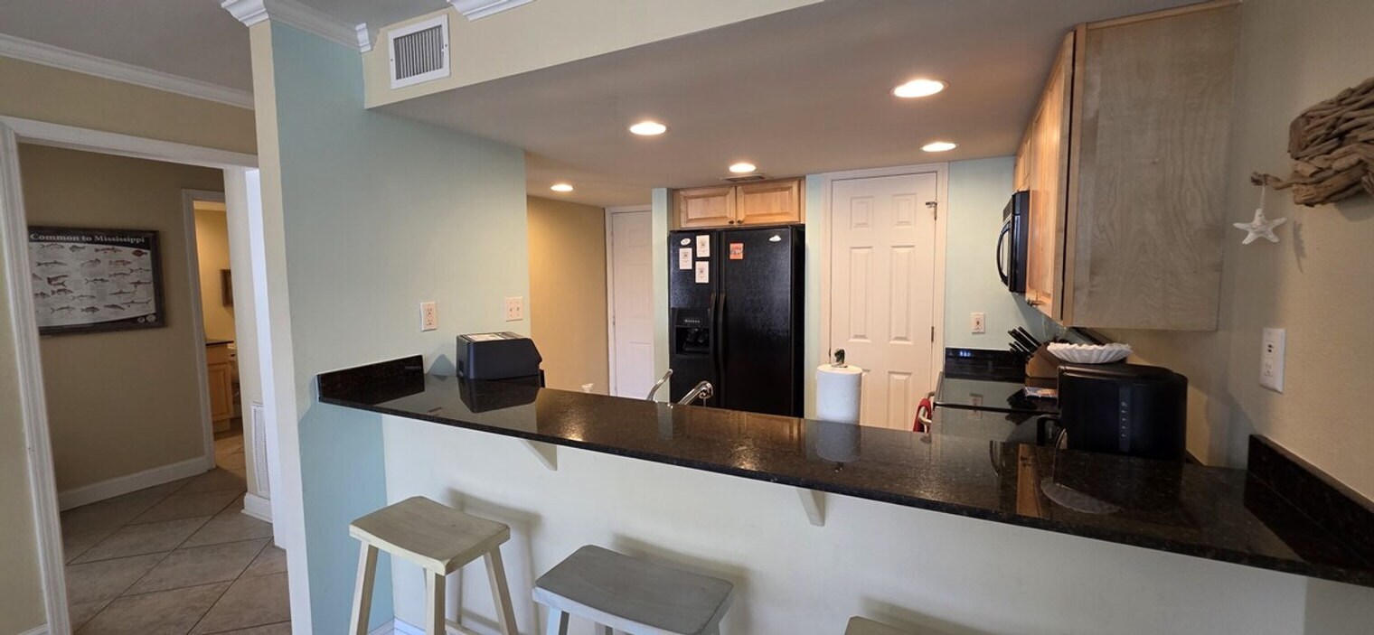 Building Photo - 2046 Beach Blvd