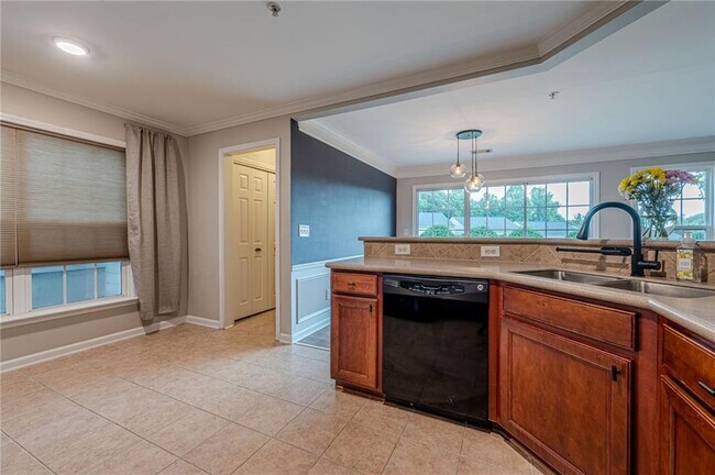 Building Photo - 300 Balaban Cir