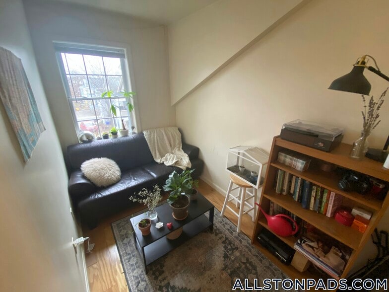 Building Photo - 36 B Raymond St