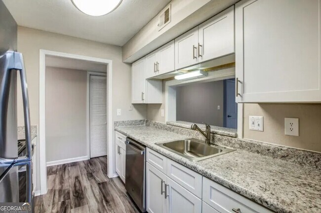 Building Photo - 2845 Holcomb Bridge Rd