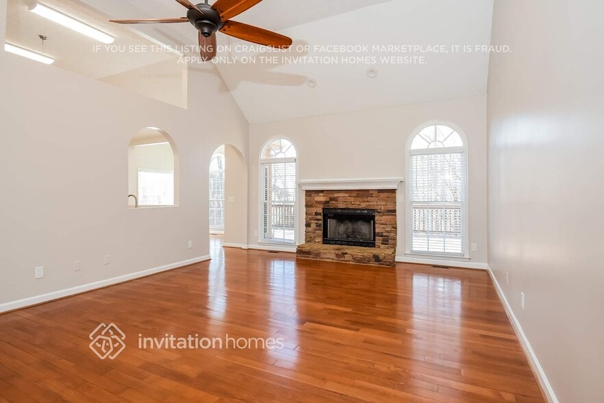 Building Photo - 2011 Castlemaine Cir