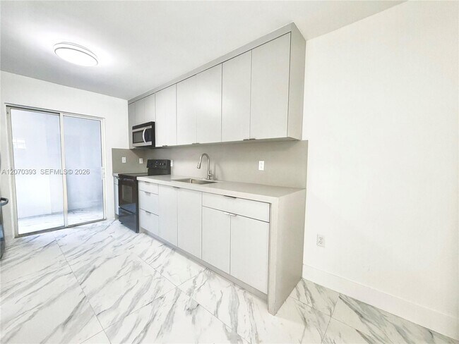 Building Photo - 1270 W 42nd St