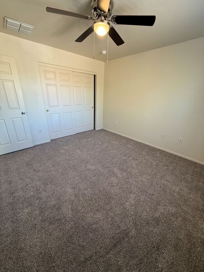 Building Photo - House For Rent