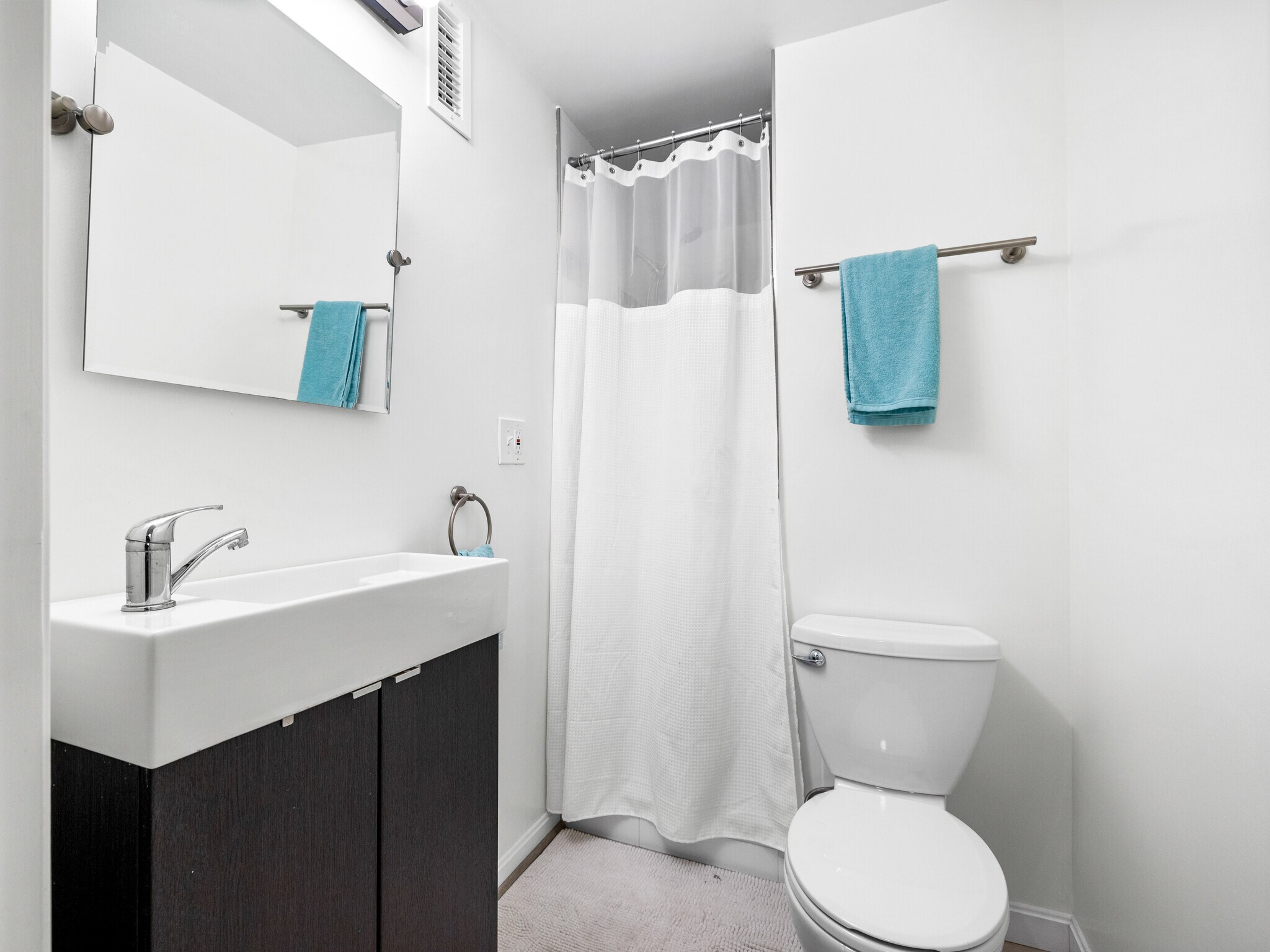 Building Photo - 25 Falmouth Rd