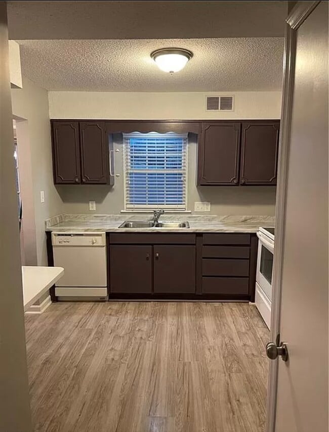 Building Photo - 4792 Champion Ct