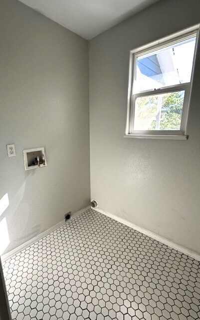 Building Photo - 425 Gold Rush Dr