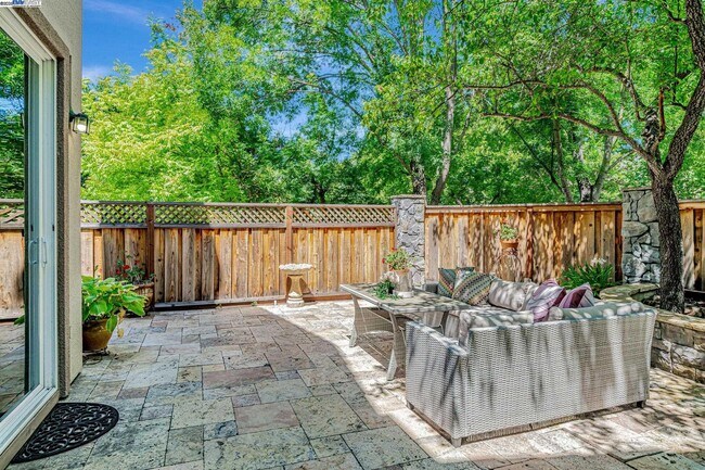 Building Photo - 260 Abigail Cir