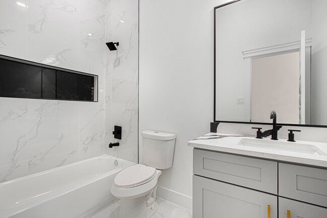 Building Photo - 3652 Seabrook St