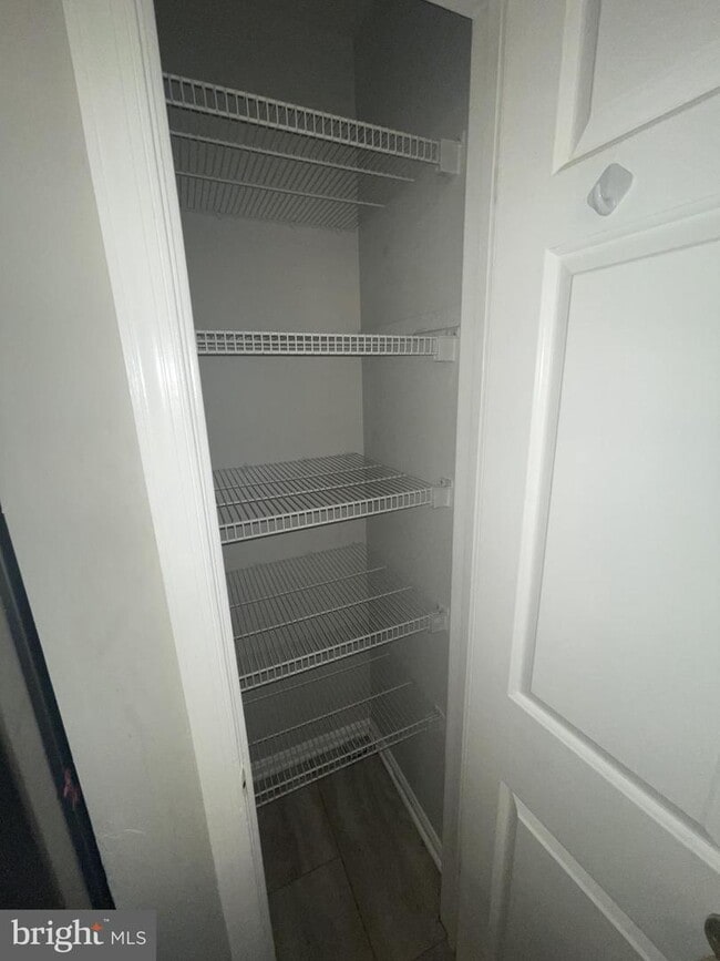 Building Photo - 6463 Honey Tree Ct