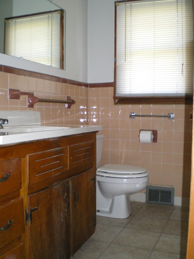 Building Photo - 1291 Brown Ave