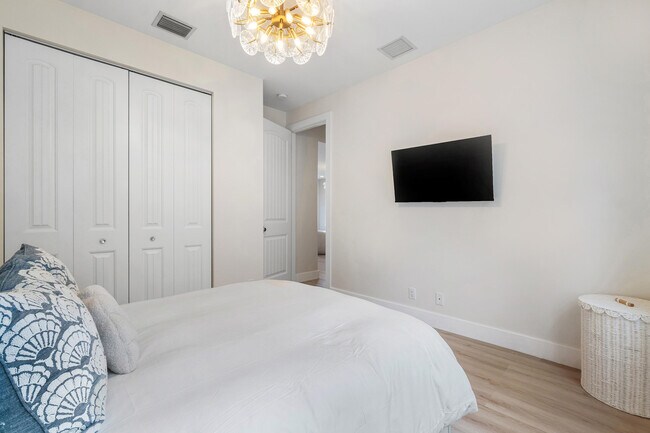 Building Photo - 7606 S Olive Ave