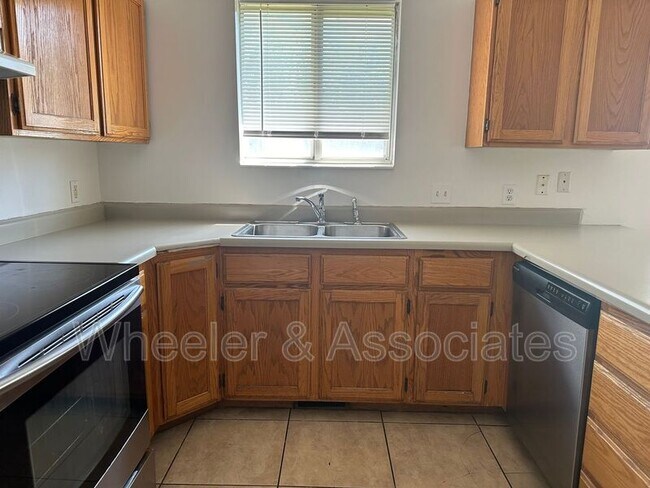 Building Photo - 1315 Brooke Ln