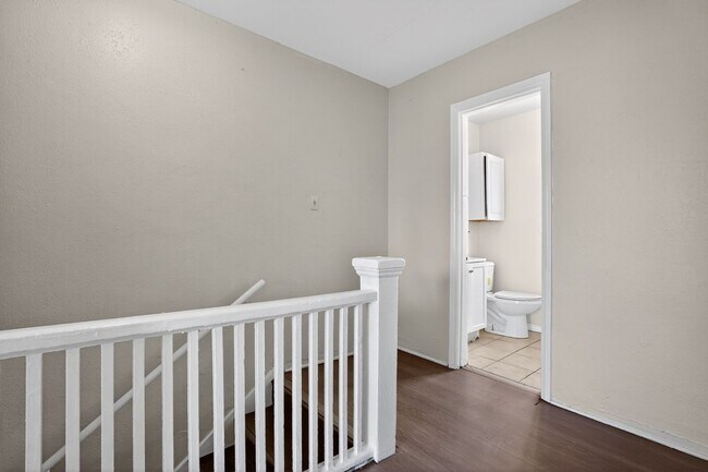 Building Photo - Charming 3BR Duplex in Los Angeles