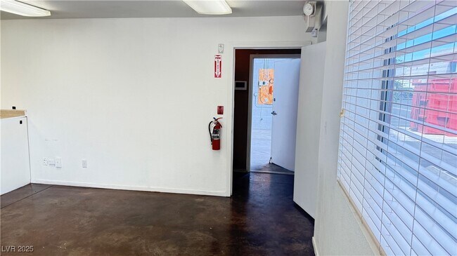 Building Photo - 1613 Carse Dr