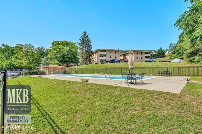 Building Photo - 5260 Crossbow Cir