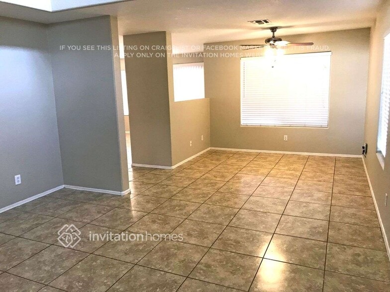 Building Photo - 12590 W Amelia Ave