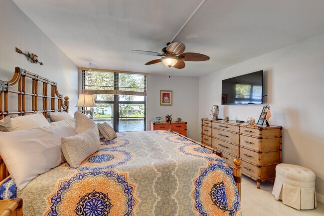 Building Photo - 19 Royal Palm Way