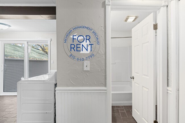 Building Photo - 2429 Lincoln Manor Dr