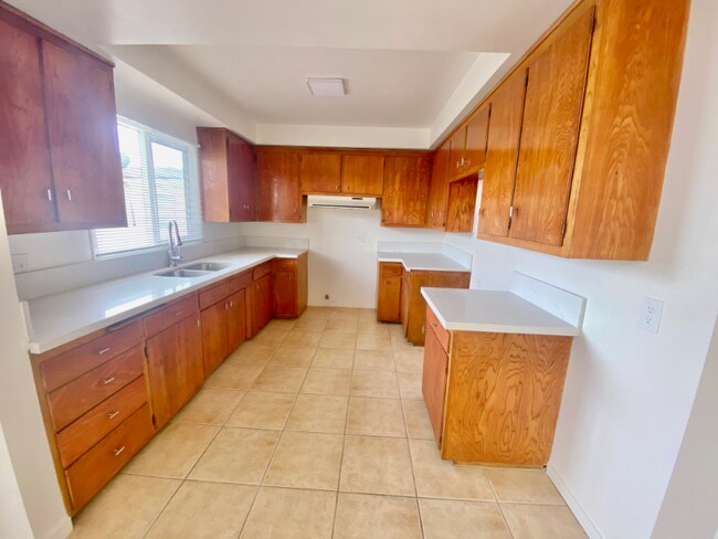 Building Photo - 2014 Ridgeley Dr