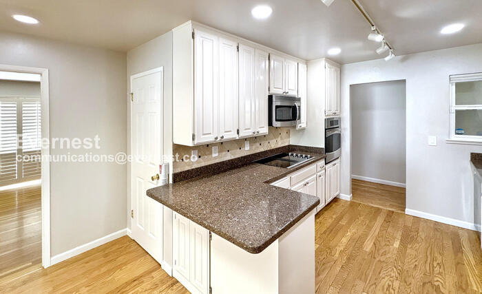 Building Photo - 736 Durshire Way