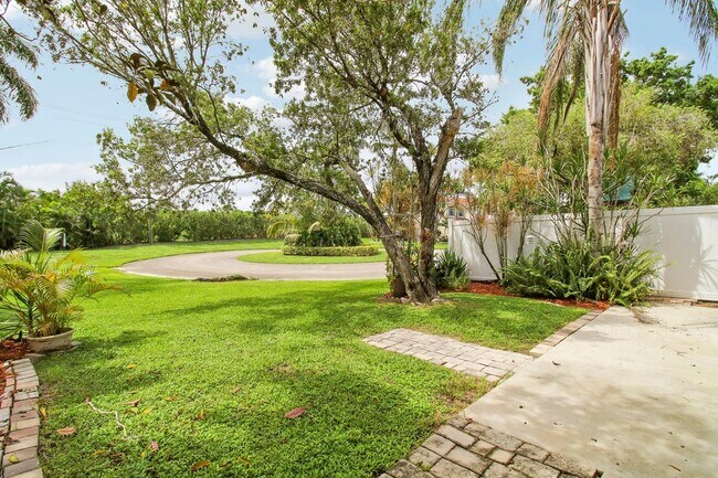 Building Photo - 7333 Burgess Dr